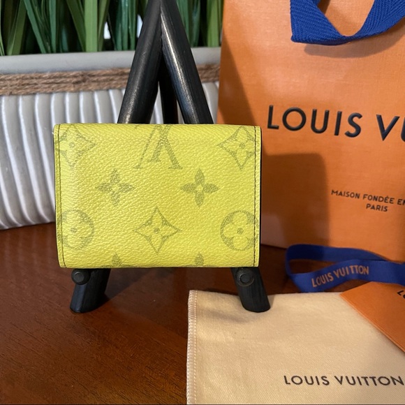2019 Louis Vuitton Jaune Taigarama Discovery Mini Trifold Wallet - Picture 3 of 16